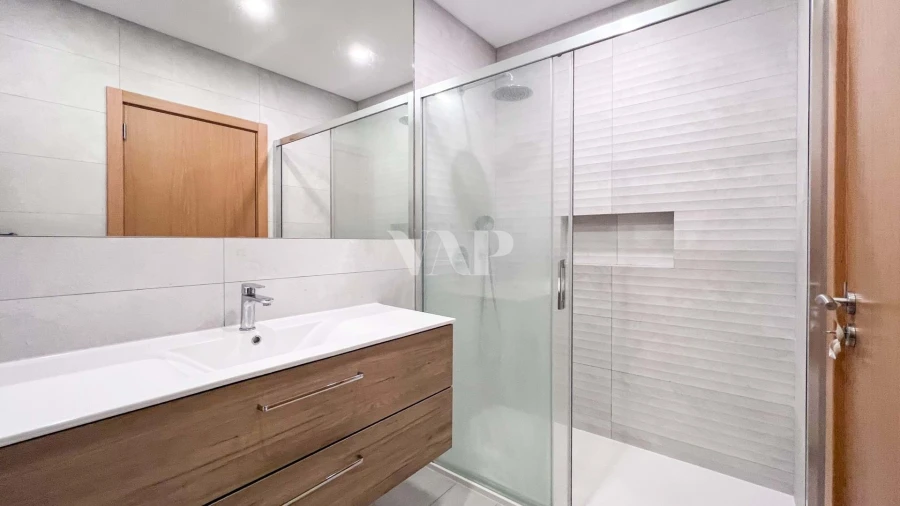 Apartamento T2 para Arrendamento em Quarteira Foto 14