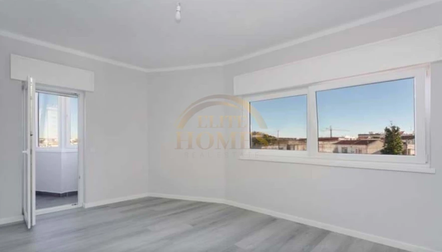 Apartamento T3 para Venda em Portimão Foto 3