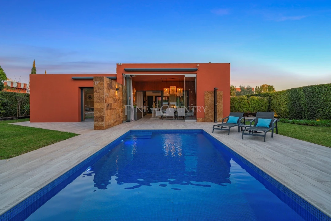 Moradia T4 para Venda em Quarteira Foto 2