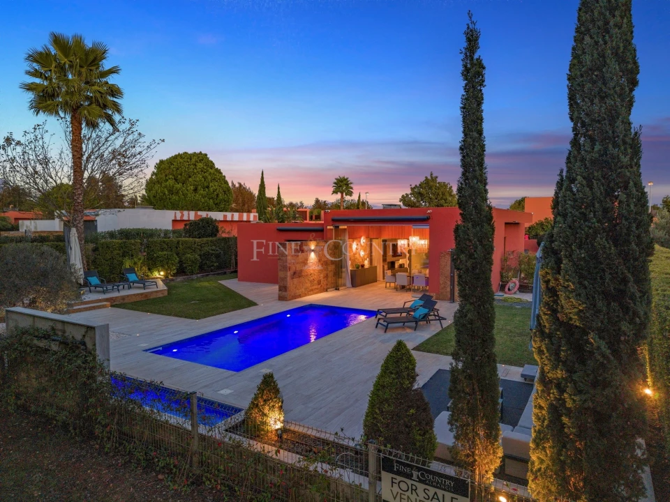 Moradia T4 para Venda em Quarteira Foto 3