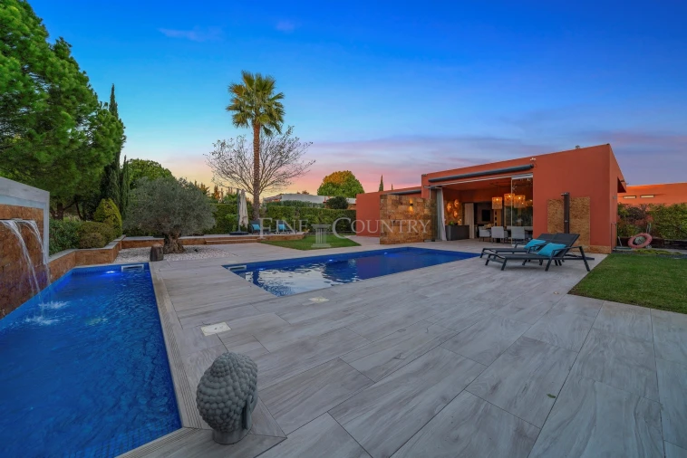 Moradia T4 para Venda em Quarteira Foto 53