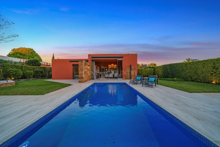 Moradia T4 para Venda em Quarteira Foto 52