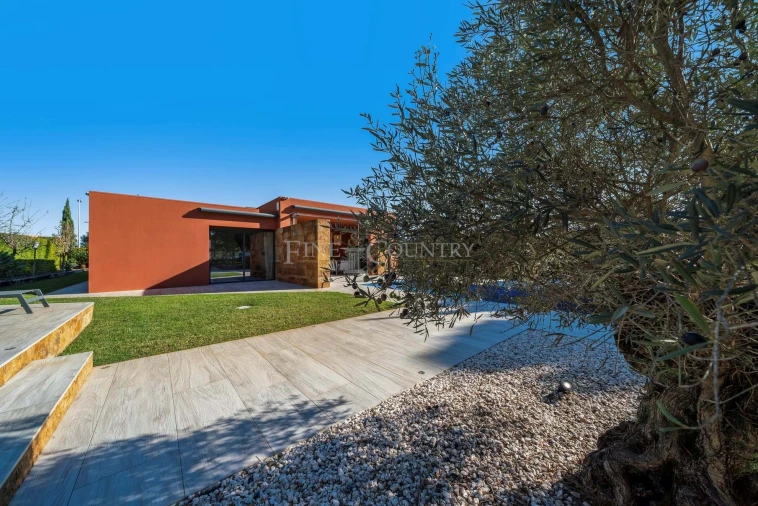 Moradia T4 para Venda em Quarteira Foto 9