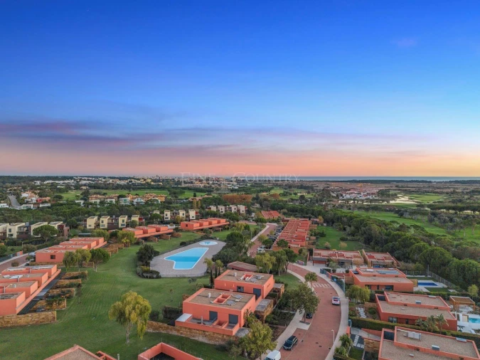 Moradia T4 para Venda em Quarteira Foto 85