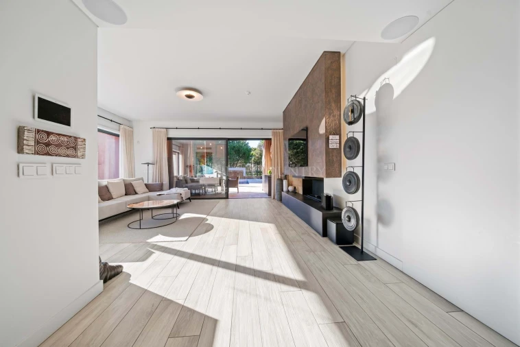 Moradia T4 para Venda em Quarteira Foto 19