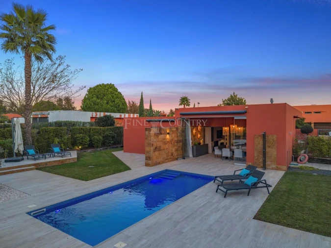 Moradia T4 para Venda em Quarteira Foto 1