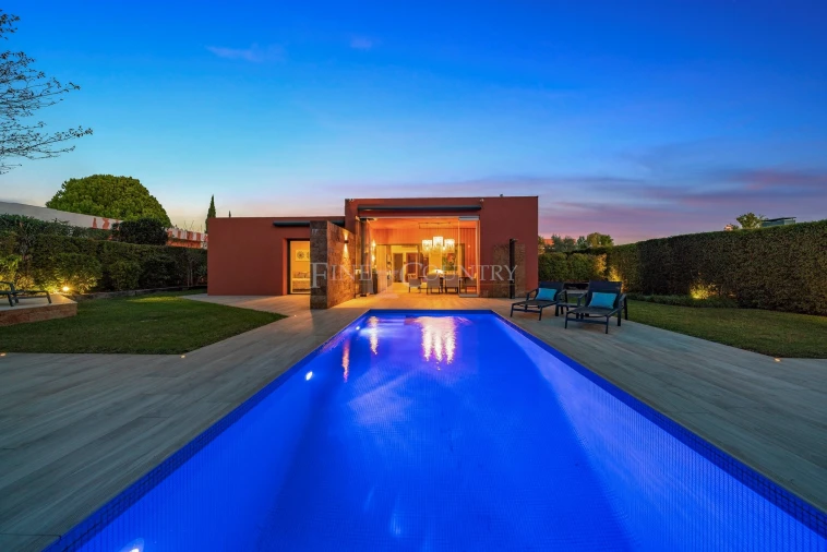 Moradia T4 para Venda em Quarteira Foto 59