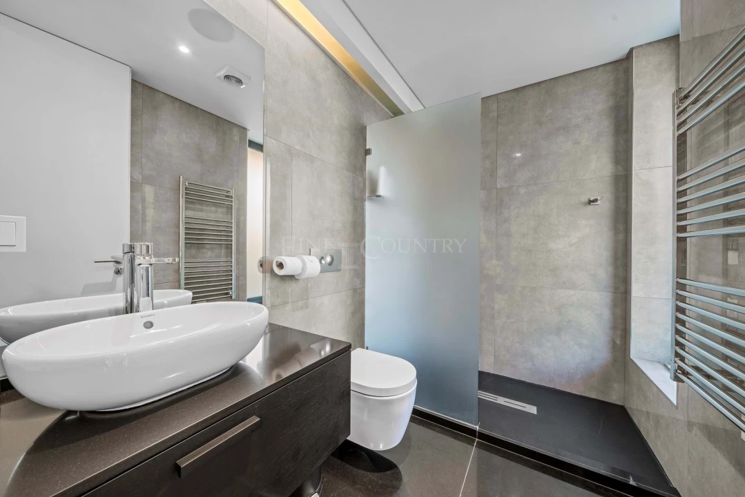 Moradia T4 para Venda em Quarteira Foto 29