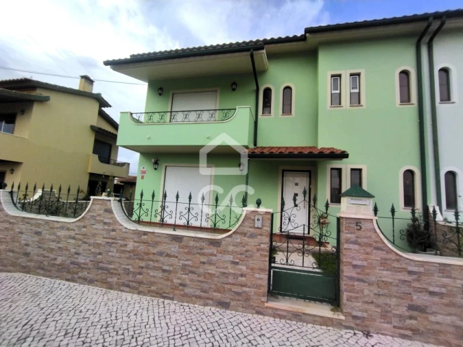 Moradia T3 para Venda em Vieira de Leiria Foto 1