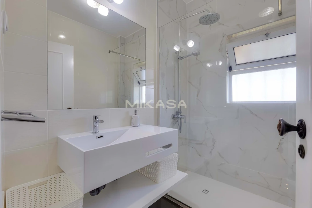 Apartamento T2 para Arrendamento em Lagos (São Sebastião e Santa Maria) Foto 9