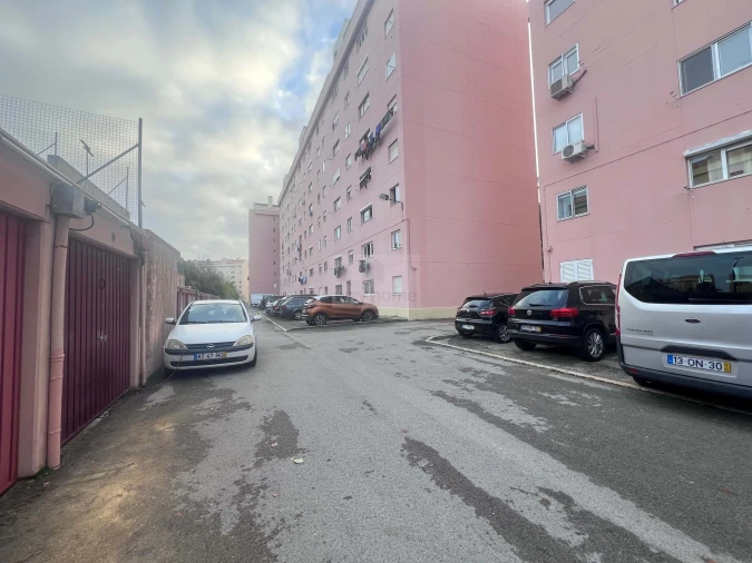 Garagem para Arrendamento em Lumiar Foto 4