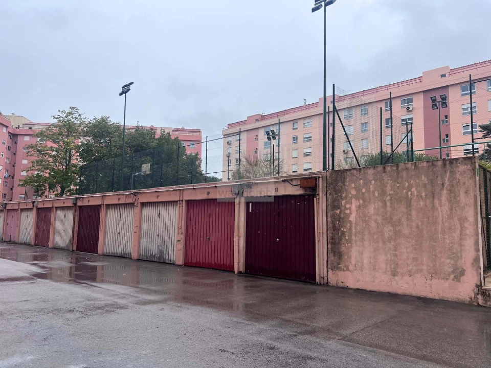 Garagem para Arrendamento em Lumiar Foto 3