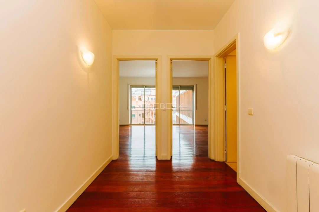 Apartamento T2 para Arrendamento em Campo de Ourique Foto 4