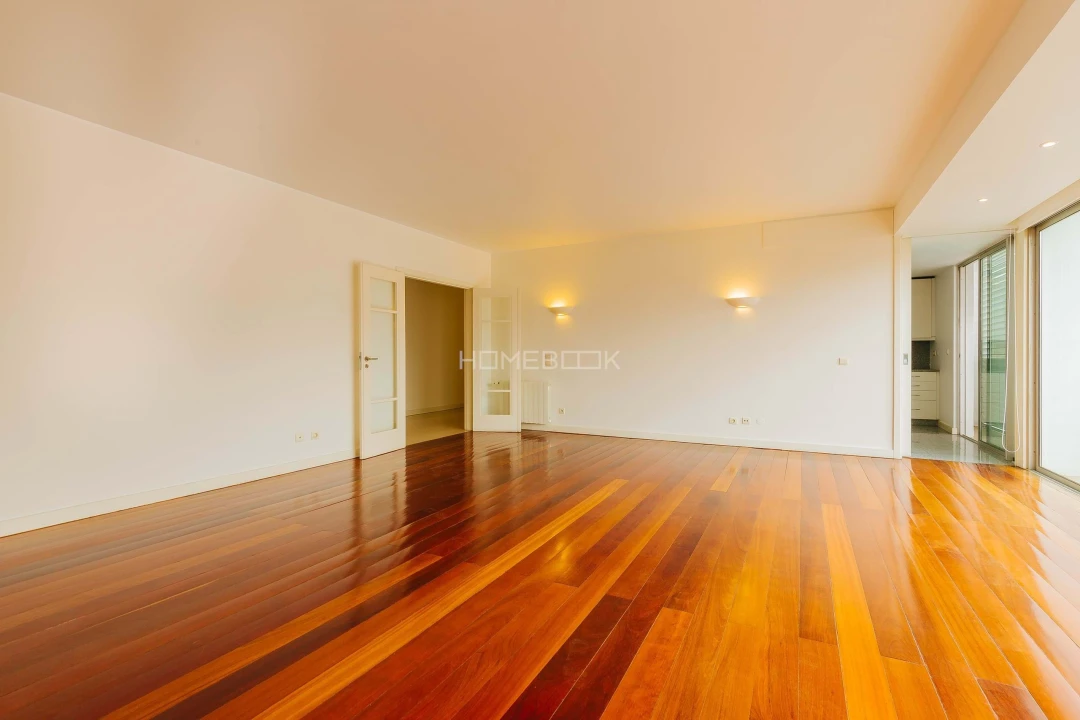 Apartamento T2 para Arrendamento em Campo de Ourique Foto 3