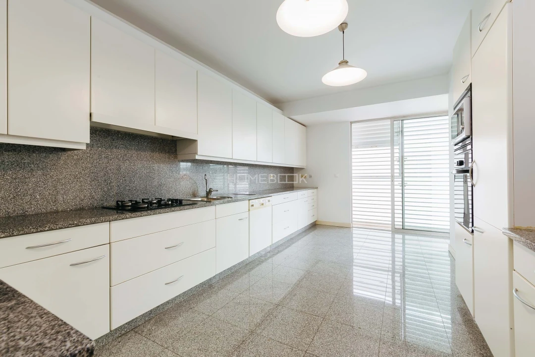 Apartamento T2 para Arrendamento em Campo de Ourique Foto 11