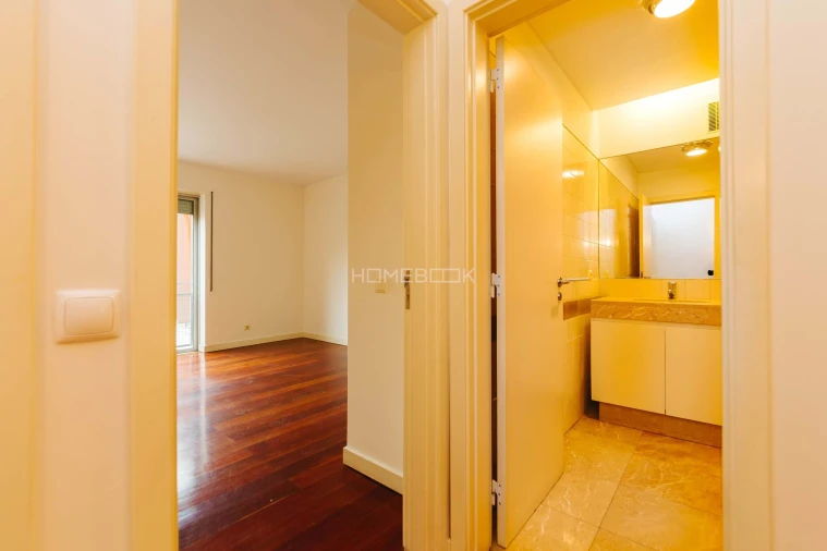 Apartamento T2 para Arrendamento em Campo de Ourique Foto 5