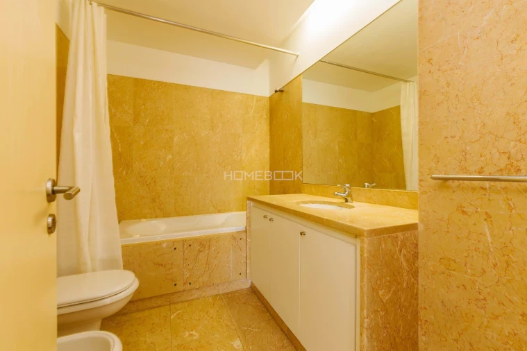 Apartamento T2 para Arrendamento em Campo de Ourique Foto 9