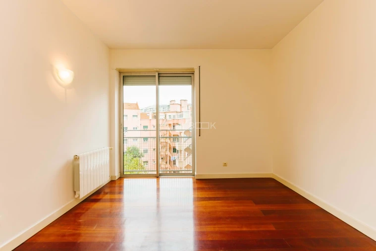 Apartamento T2 para Arrendamento em Campo de Ourique Foto 2