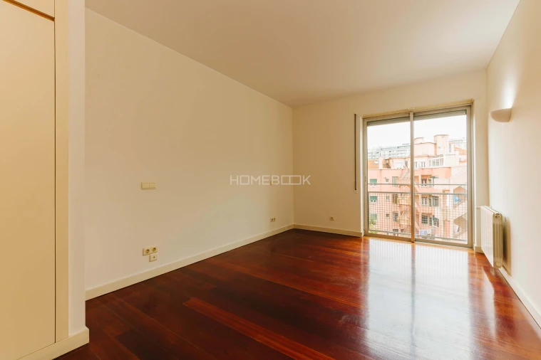 Apartamento T2 para Arrendamento em Campo de Ourique Foto 7