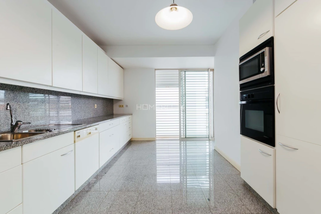 Apartamento T2 para Arrendamento em Campo de Ourique Foto 12