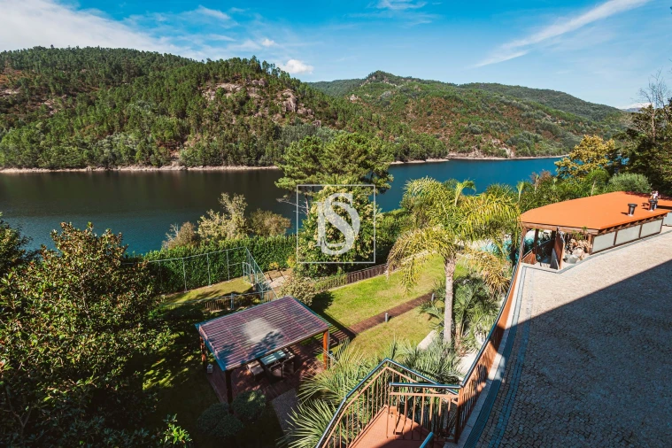 Quinta T5 para Venda em Ventosa e Cova