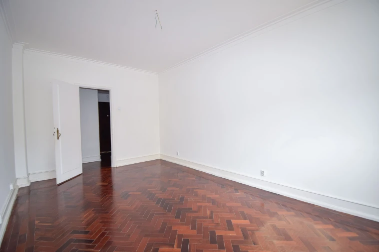 Apartamento T3 para Arrendamento em Alvalade Foto 9