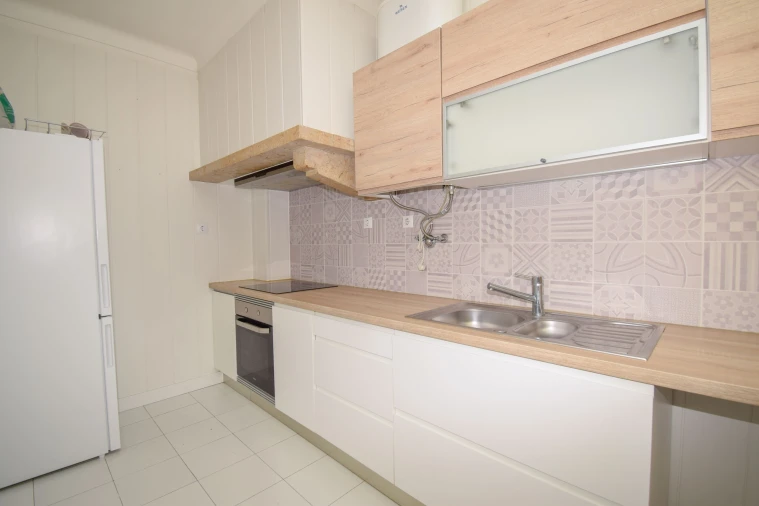 Apartamento T3 para Arrendamento em Alvalade Foto 6