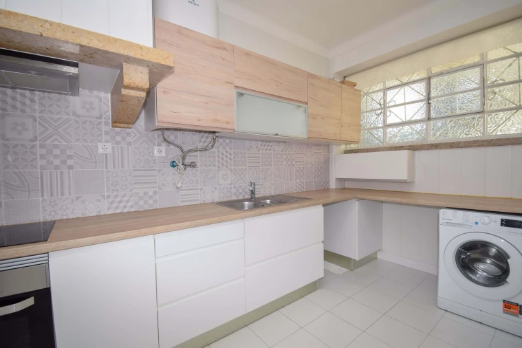 Apartamento T3 para Arrendamento em Alvalade Foto 4