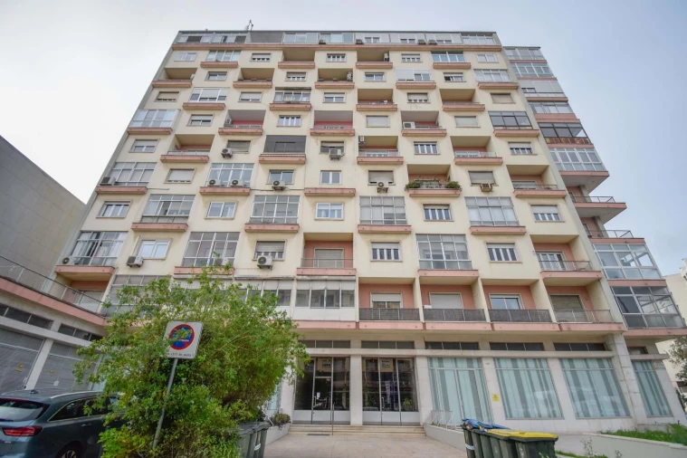 Apartamento T3 para Arrendamento em Alvalade Foto 23