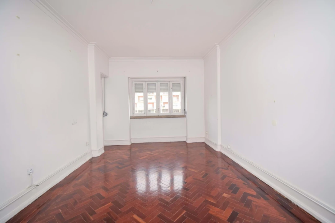 Apartamento T3 para Arrendamento em Alvalade Foto 2