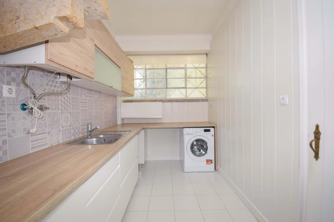 Apartamento T3 para Arrendamento em Alvalade Foto 5