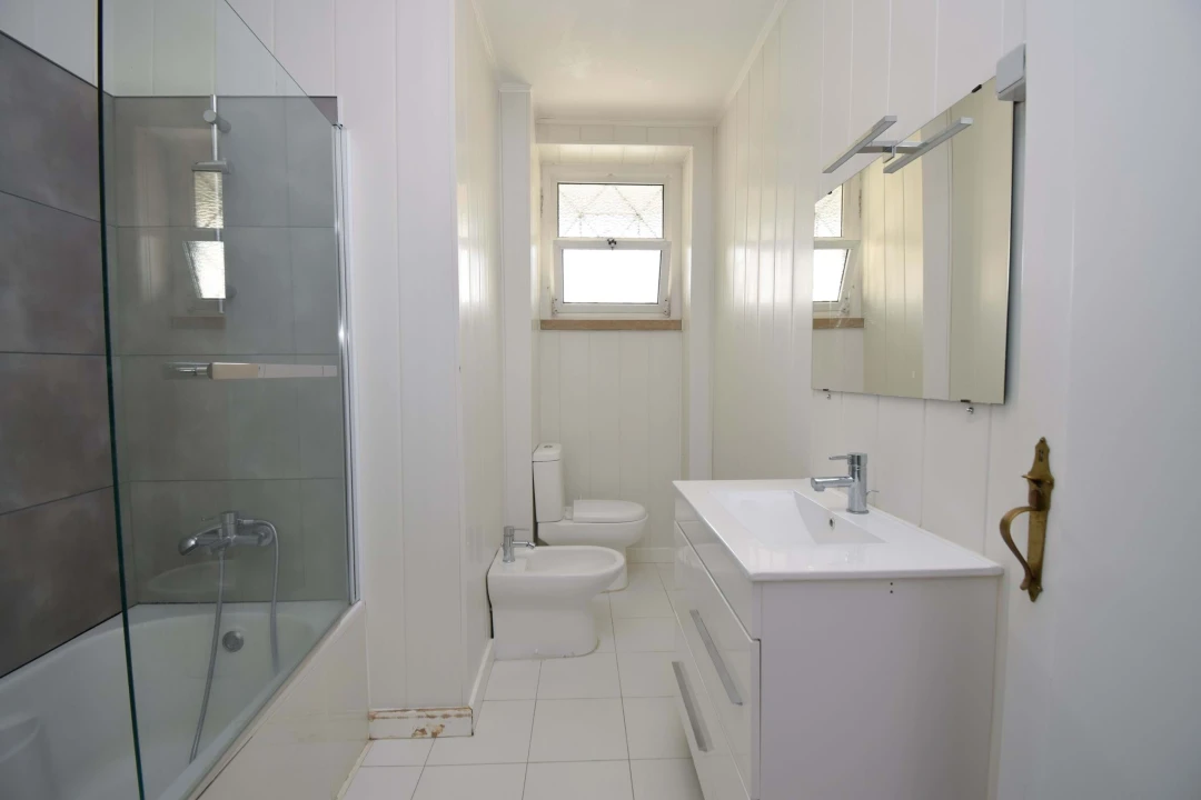 Apartamento T3 para Arrendamento em Alvalade Foto 16