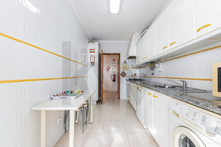 Apartamento T2 para Arrendamento férias em Armação de Pera Foto 8