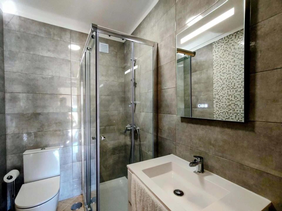 Moradia T4 para Venda em Quelfes Foto 11