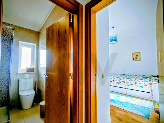 Moradia T4 para Venda em Quelfes Foto 20