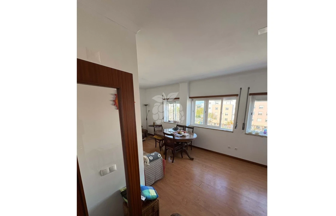 Apartamento T2 para Venda em Carcavelos e Parede Foto 8