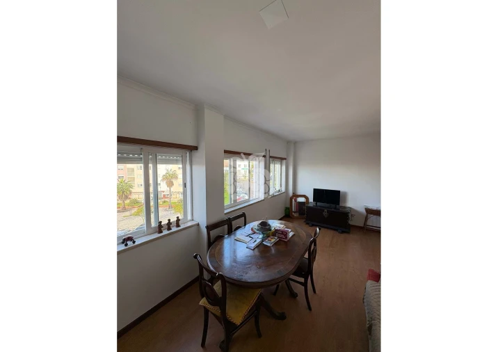 Apartamento T2 para Venda em Carcavelos e Parede Foto 1