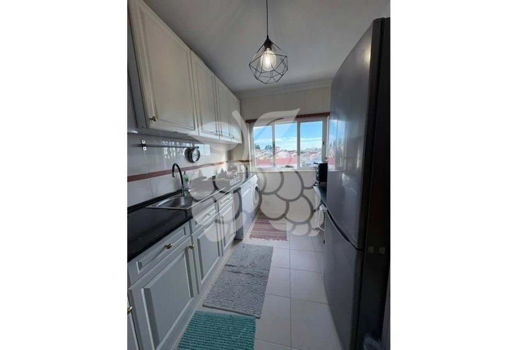 Apartamento T2 para Venda em Carcavelos e Parede Foto 7