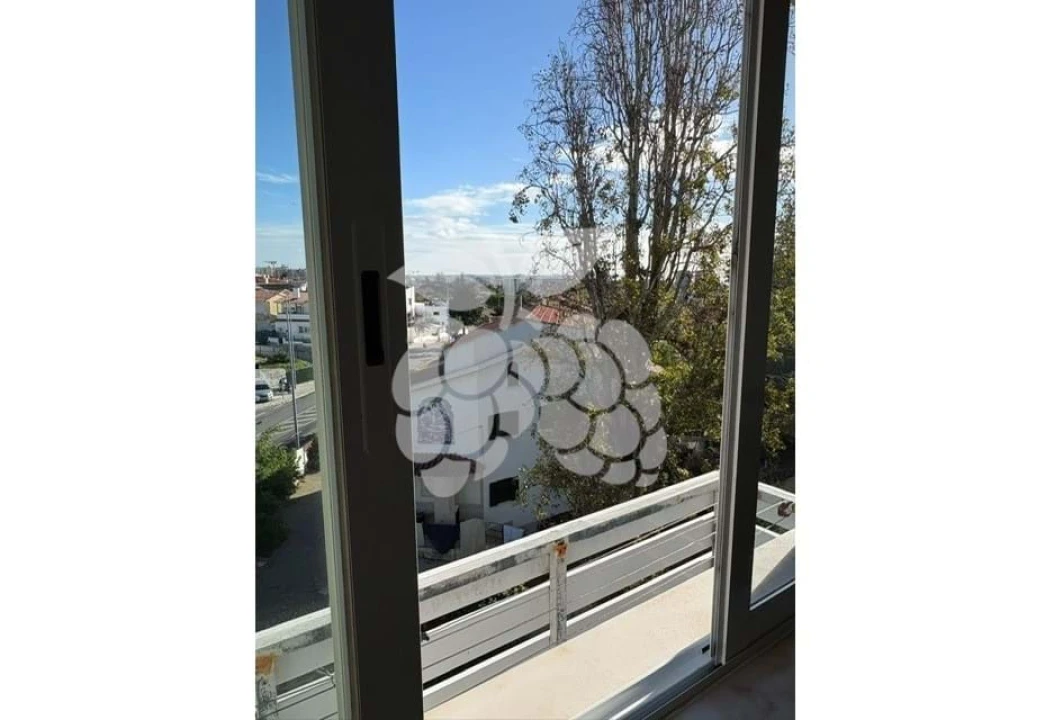 Apartamento T2 para Venda em Carcavelos e Parede Foto 14