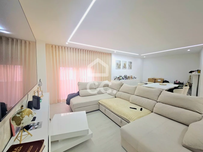 Apartamento T3 para Venda em Rio de Mouro Foto 2