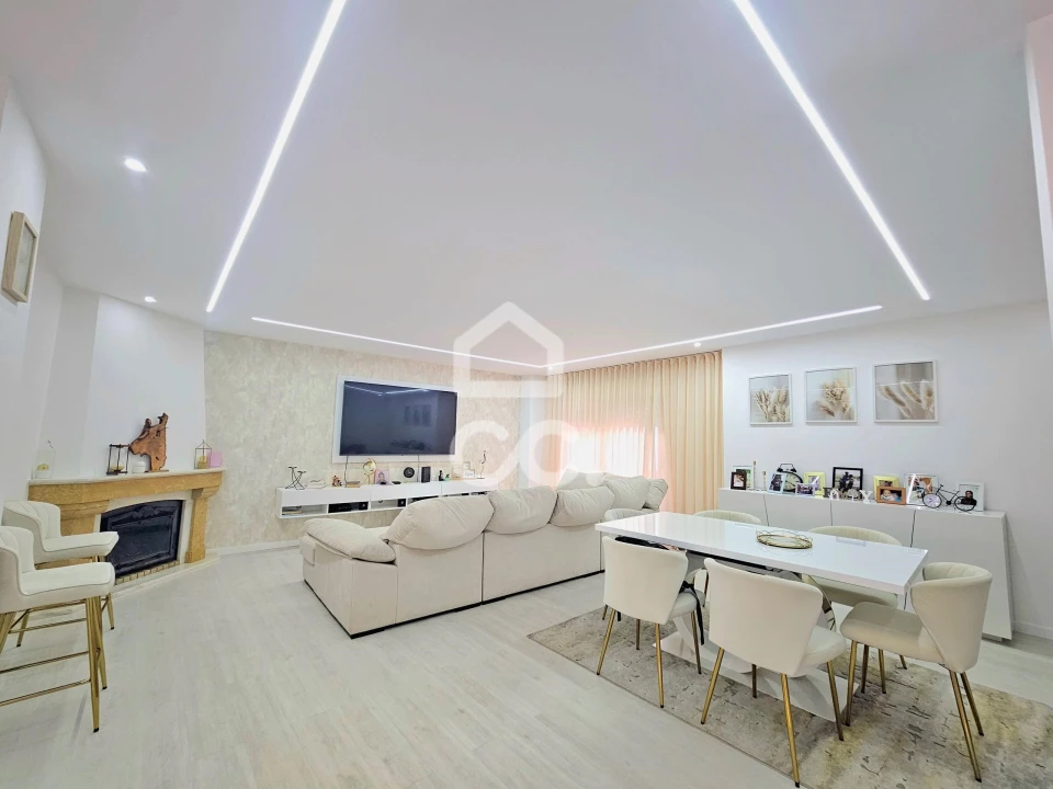 Apartamento T3 para Venda em Rio de Mouro Foto 1