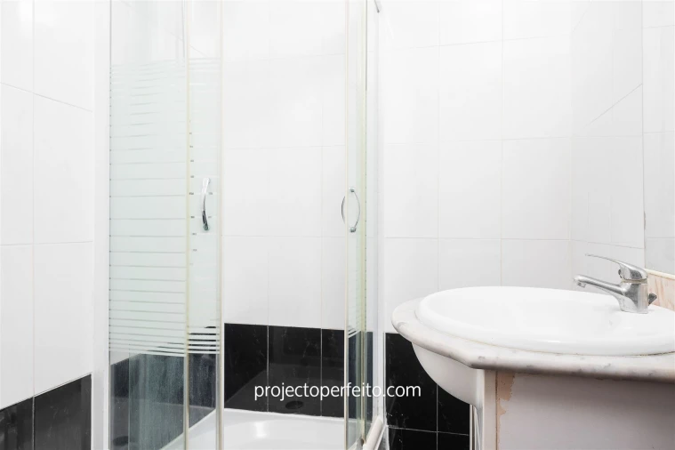 Apartamento T4 para Venda em Anta e Guetim Foto 14