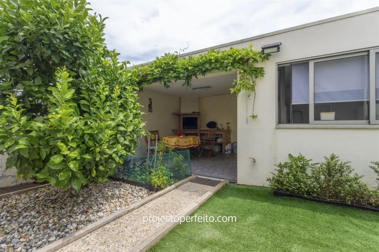 Moradia T3 para Venda em Nogueira da Regedoura Foto 6