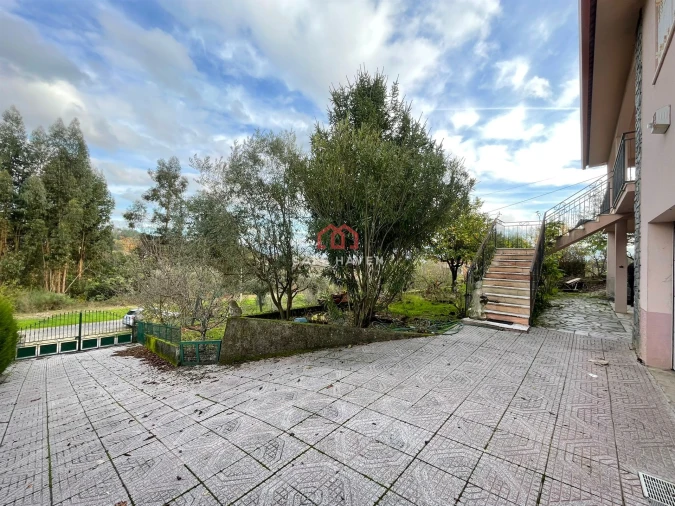 Moradia T5 para Venda em Santiago de Cassurrães e Póvoa de Cervães Foto 8