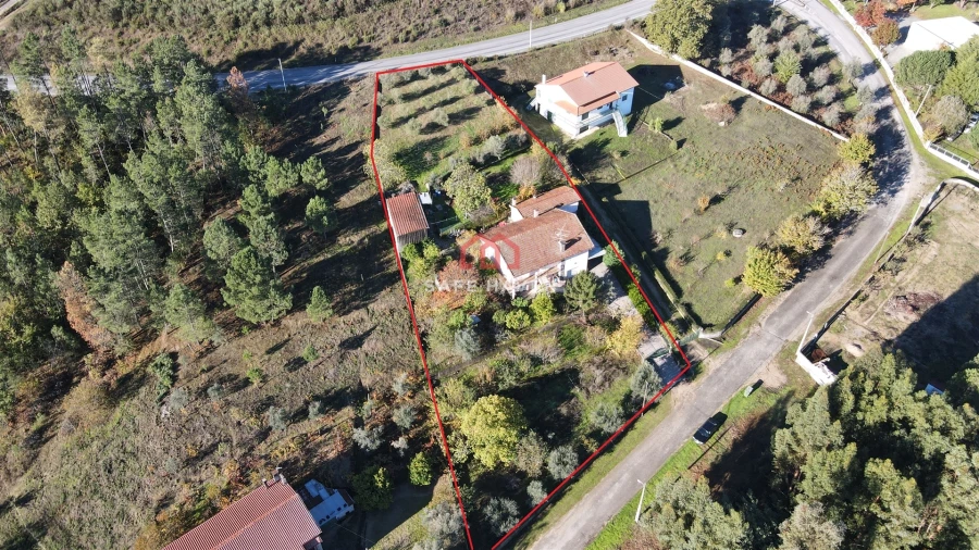 Moradia T5 para Venda em Santiago de Cassurrães e Póvoa de Cervães Foto 2