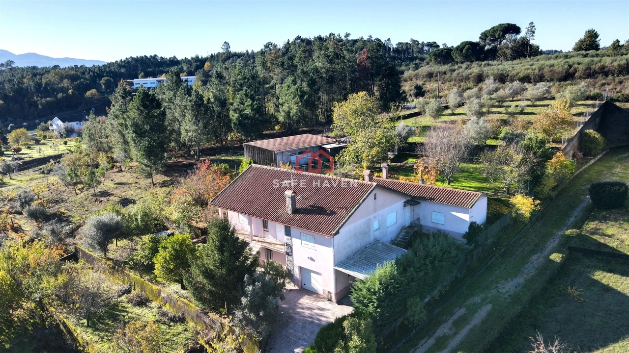 Moradia T5 para Venda em Santiago de Cassurrães e Póvoa de Cervães Foto 1