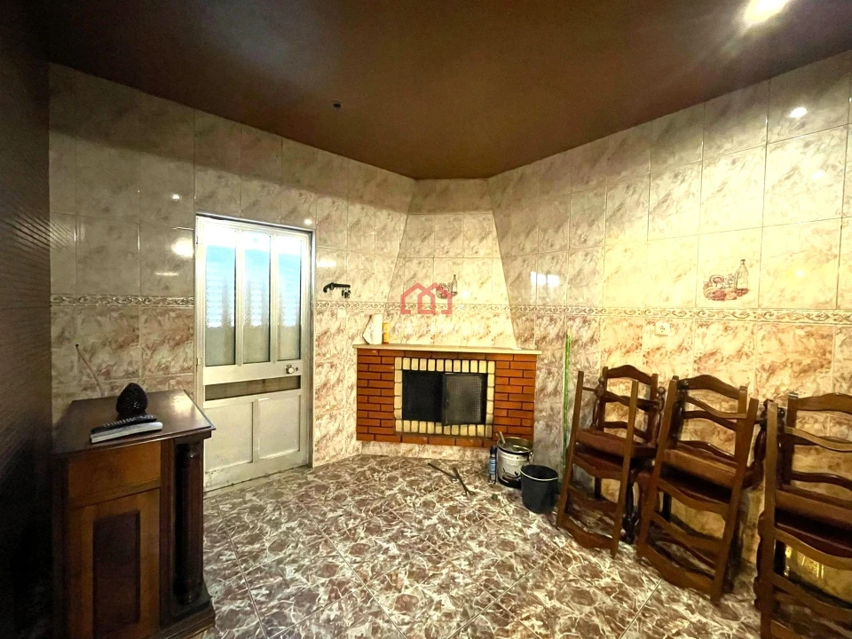 Moradia T5 para Venda em Santiago de Cassurrães e Póvoa de Cervães Foto 11