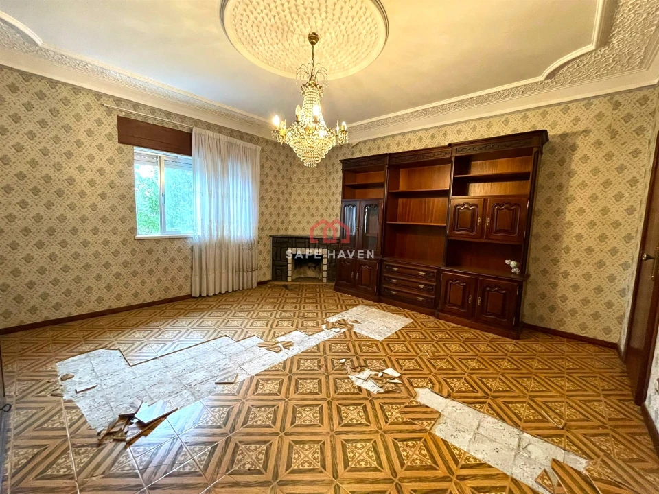 Moradia T5 para Venda em Santiago de Cassurrães e Póvoa de Cervães Foto 9