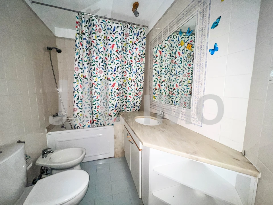 Apartamento T1 para Venda em Areeiro Foto 12