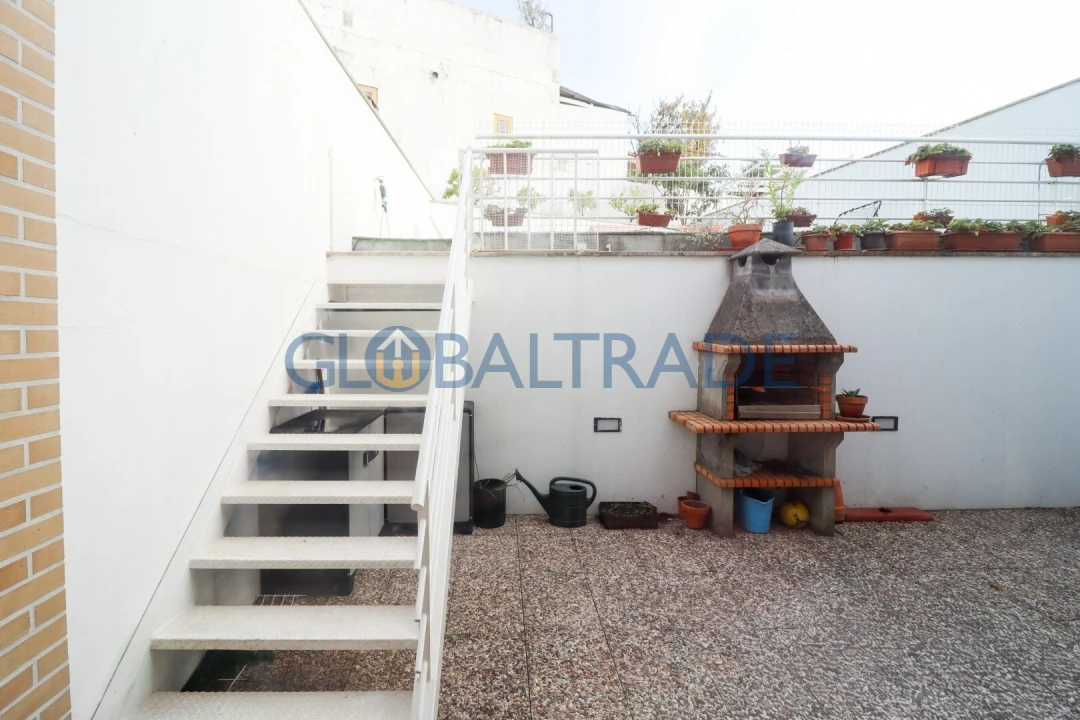 Moradia T4 para Venda em Alfena Foto 6